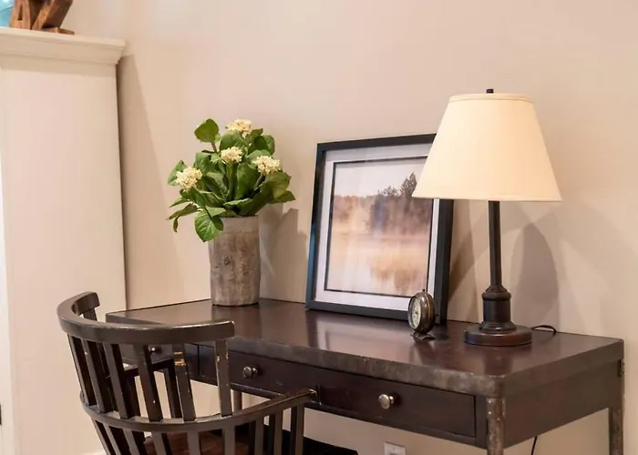 The Chic Apartment *